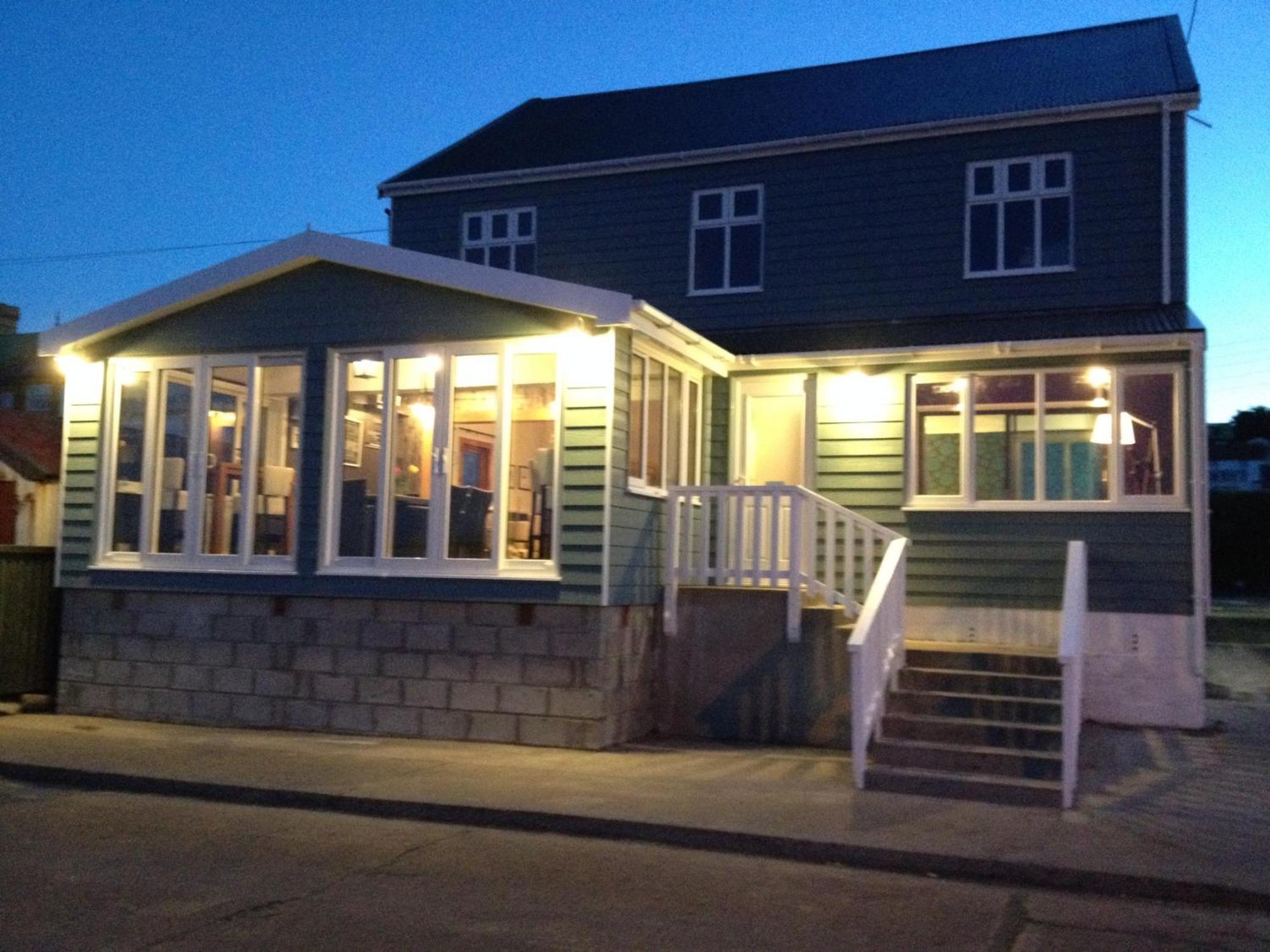 The Waterfront Boutique Hotel Stanley Exterior photo